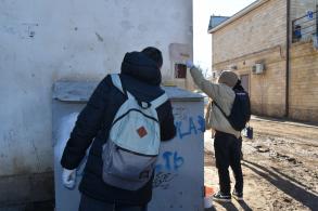 В районах Астрахани прошёл рейд по закраске рекламы наркотических средств