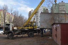 Администрация Астрахани демонтирует незаконные гаражи