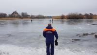 Проверка водоемов на предмет нахождения детей на льду