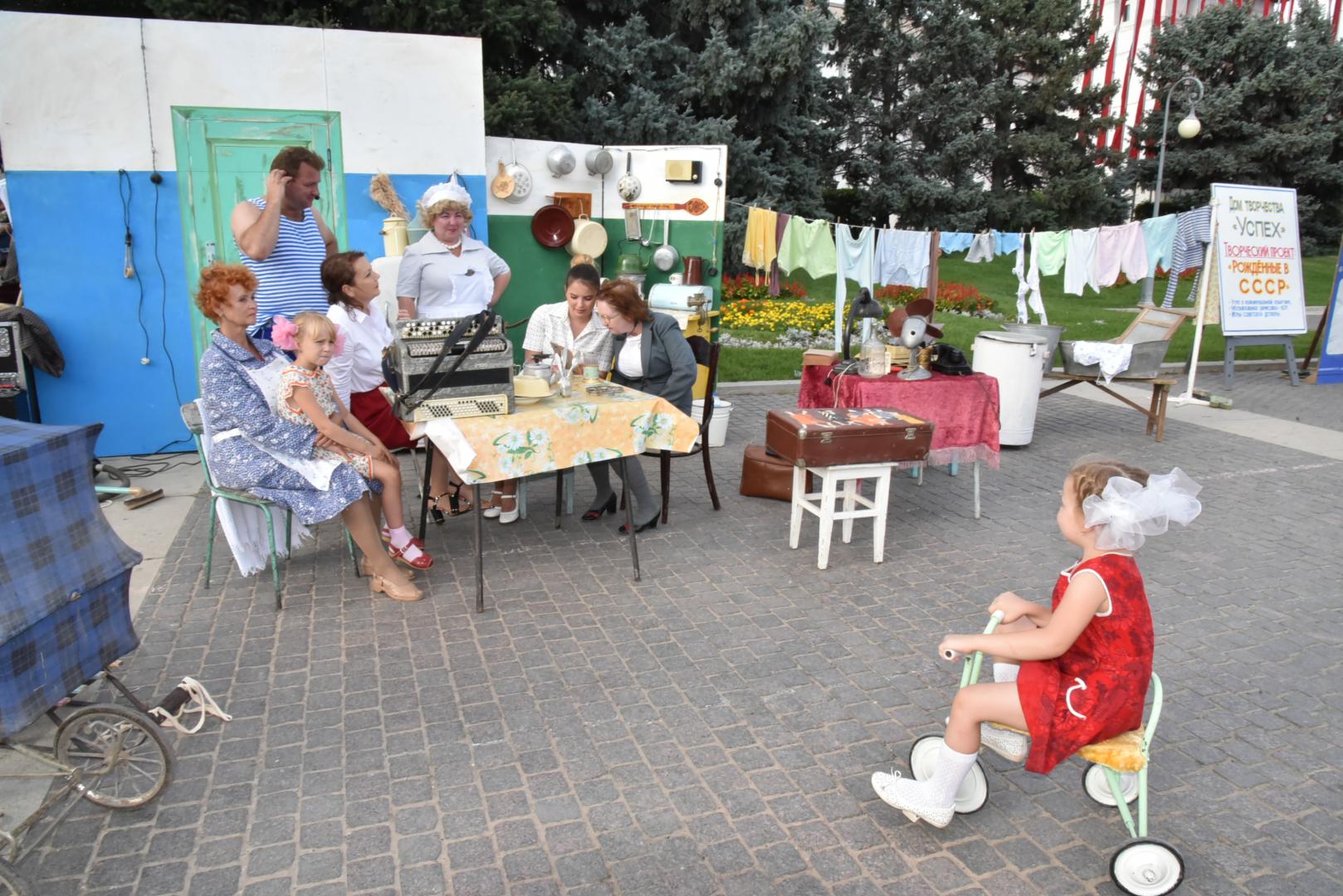 День рождения в астрахани. Праздник в Астрахани сегодня. Ух ты праздник Астрахань. Ух ты праздник Астрахань место. 3 Литературный фестиваль Астрахань фото