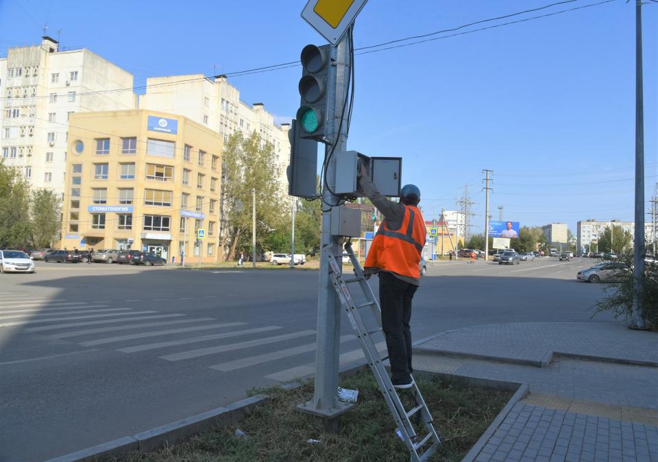 фото Светофор на улице Куликова заработал в тестовом режиме