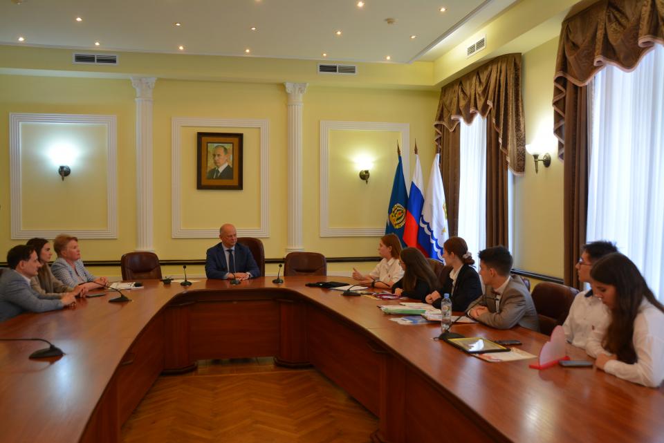 Глава Астрахани встретился с Советом председателей «Движения Первых»