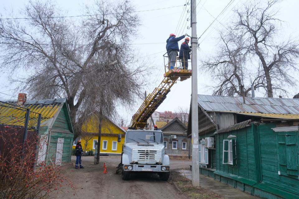 В Астрахани продолжают модернизировать уличное освещение