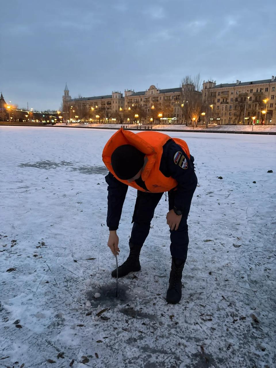 Выход на тонкий лёд опасен для жизни