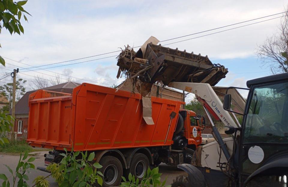 151 тонну мусора вывезли с астраханских улиц в выходные