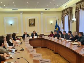 Игорь Редькин провел первое аппаратное совещание в статусе главы города