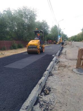 В Астрахани в рамках нацпроекта ремонтируют дорогу к областной больнице
