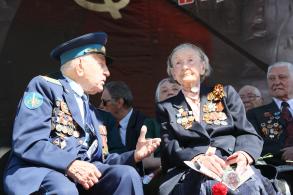 Сегодня вся страна отмечает День Победы