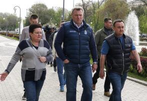 В Астрахани фонтаны на центральной набережной готовят к запуску