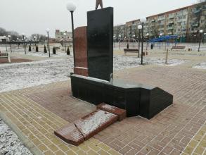 Разрушенный памятник в парке 3-его Интернационала восстановят к 23 февраля