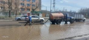 Более 800 кубометров дождевых вод откачали с улиц Астрахани вчера и сегодня