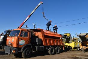 Астраханские коммунальщики готовят спецтехнику к зиме
