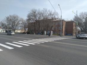 В Астрахани обновляют разметку на пешеходных переходах