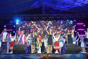 Пятнадцать тысяч астраханцев отметили на набережной юбилей города