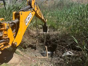 МУП «Астрводоканал» устраняет течь на пл. Заводской, 74в