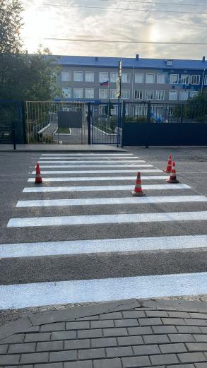 Накануне Дня знаний в Астрахани обновили пешеходные переходы у образовательных учреждений