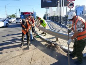 Коммунальные службы города продолжают наводить порядок в Астрахани