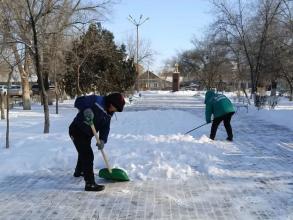 С астраханских дорог за выходные вывезли свыше 600 кубометров снега