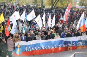 На митинг в День народного единства собралось более 2 000 астраханцев