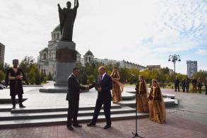 Состоялось торжественное открытие обновленной площади у храма Владимира