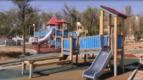 В сквере Коновалова в АЦКК установили новые спортивные и детские площадки