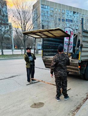 На Кировском рынке демонтировали незаконные прилавки 