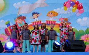 Свыше 2,5 тысяч астраханцев отметили День знаний в парке «Аркадия»