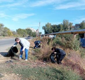 В Астрахани зачистили берег ерика Коньга
