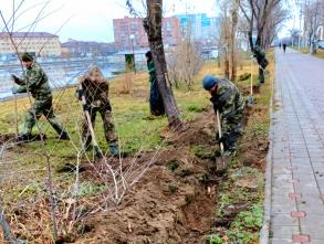На Набережной Приволжского затона обустраивают поливочный водопровод