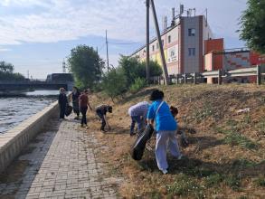 В Астрахани зачистили береговые зоны водоемов