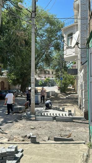 На площади Шаумяна отремонтировали тротуары