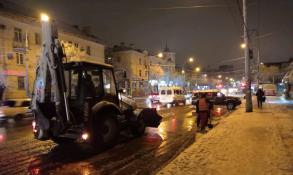 Коммунальщики устраняют последствия непогоды