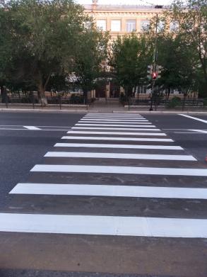 В Астрахани обновляют «зебры» вблизи школ