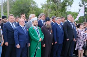 В областном центре открыли стелу «Астрахань – город трудовой доблести»