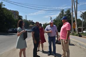 Общественники и депутаты проинспектировали ход ремонта улицы Волжской