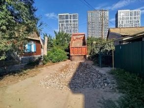 В городе продолжается подсыпка грунтовых дорог