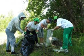 Свыше 100 человек приняли участие в субботнике на острове Городской