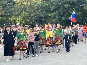 Почти тысяча астраханцев собрались в «Хоровод единства»
