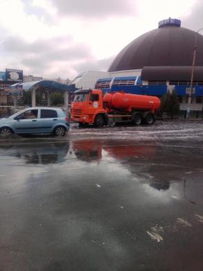 Астраханские коммунальщики всю ночь устраняли последствия погоды