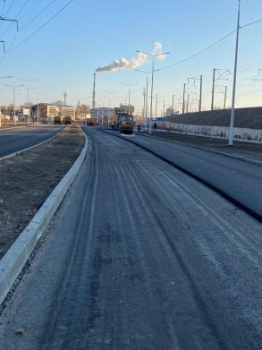 На улице Бориса Алексеева кладут новый асфальт