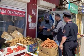 На рынке «Большие Исады» прошел очередной рейд по незаконной торговле
