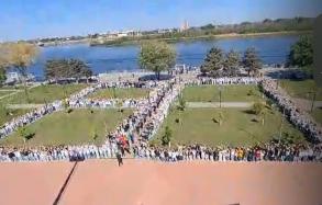 Около полутора тысяч юных астраханцев приняли участие во флешмобе ко Дню Победы