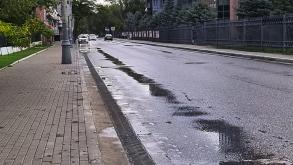  C улиц Астрахани откачивают дождевую воду    