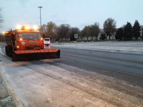 Астраханские коммунальщики устраняют последствия непогоды