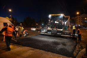 На Адмиралтейской приступили к укладке нового асфальта