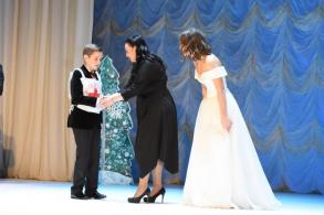 Администрация города провела Новогодний бал для молодежи