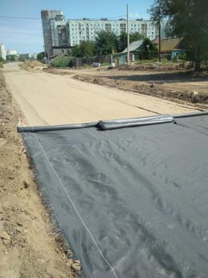 На  улице Бориса Алексеева работы ведутся и в выходные дни