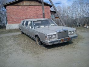 В Астрахани эвакуируют брошенные машины