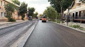 На улице Костина приступили к укладке верхнего слоя асфальта