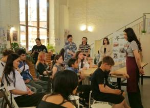 В Астрахани в рамках проекта «Я выбираю профессию» для детей организовали мастер-класс по гончарному мастерству